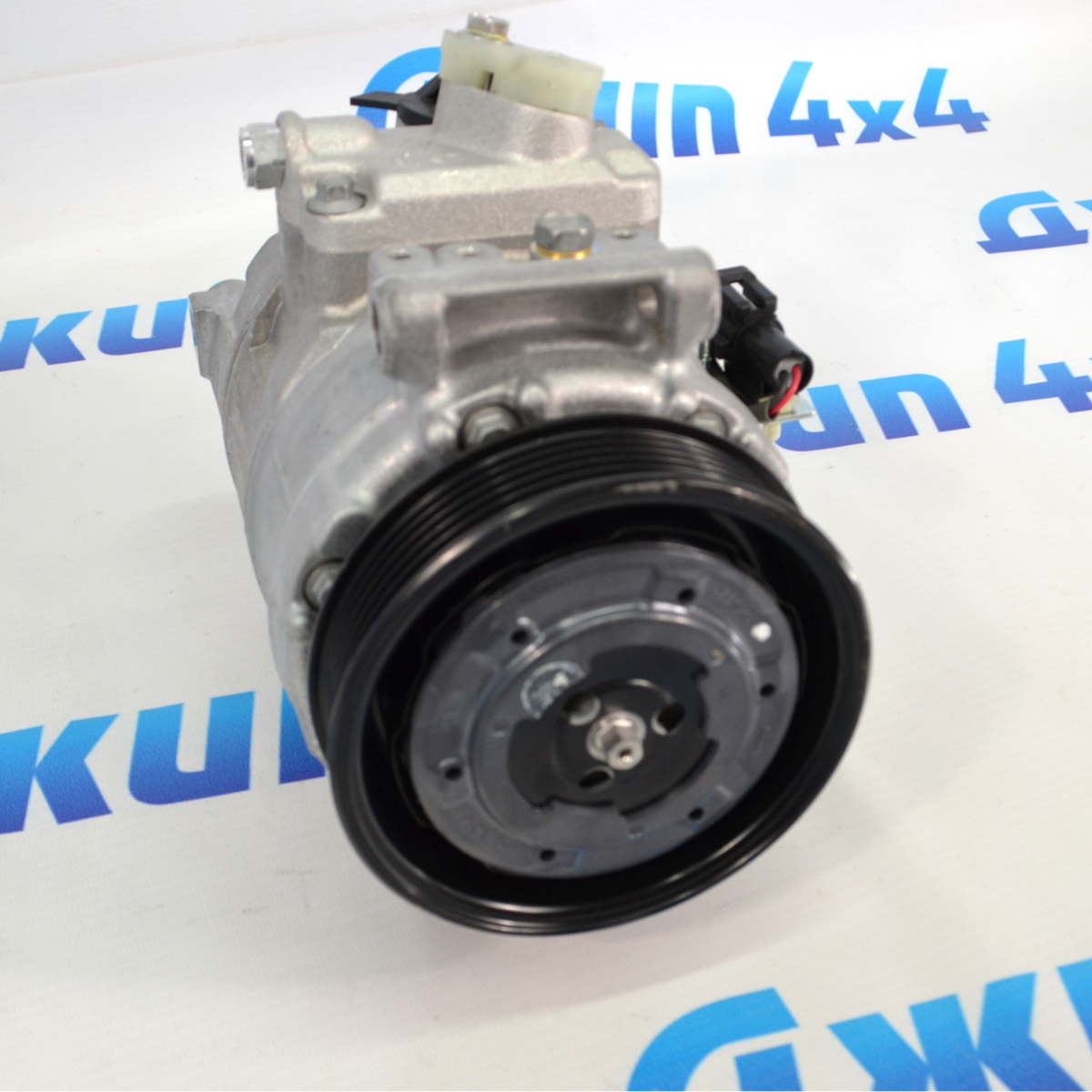 Компрессор кондиционера Range Rover Sport L320/Land Rover Discovery L319 V4.2SC/4.4 Petrol LR012593