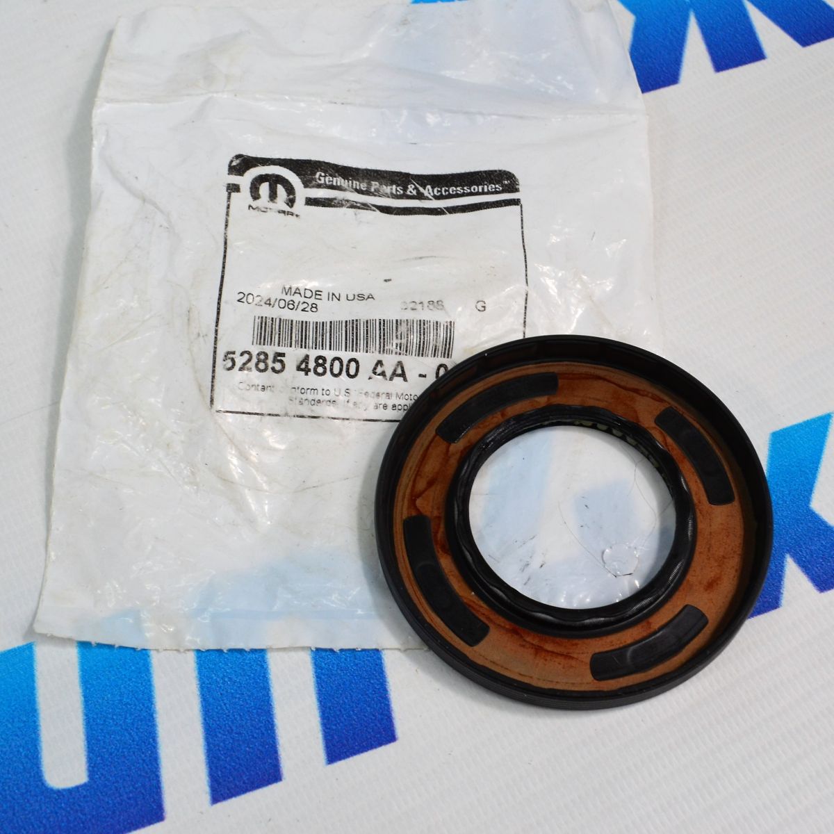 Сальник выходного вала АКПП ZF8HP Jeep/Dodge/Ram 52854800AA