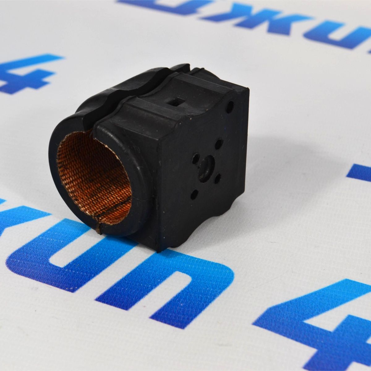 Втулка переднего стабилизатора Range Rover Sport L320 RVU500011