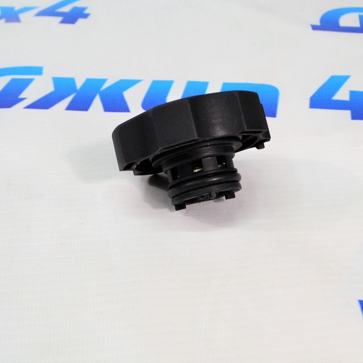 Крышка расширительного бачка радиатора Cadillac Escalade Chevrolet Tahoe 2007-2014 13502353