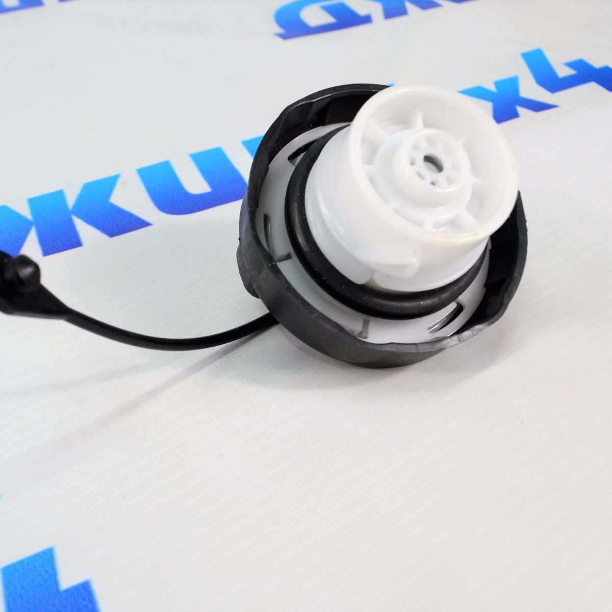 Крышка бензобака Dodge Challenger LC 2011-2014 68139752AA