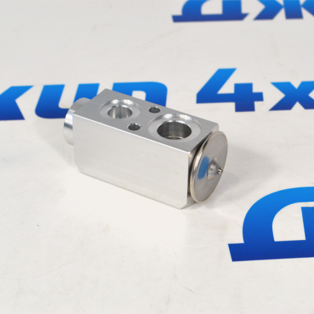 Редукционный клапан системы кондиционирования Jeep Grand Cherokee WK2/Dodge Durango WD 68200524AA