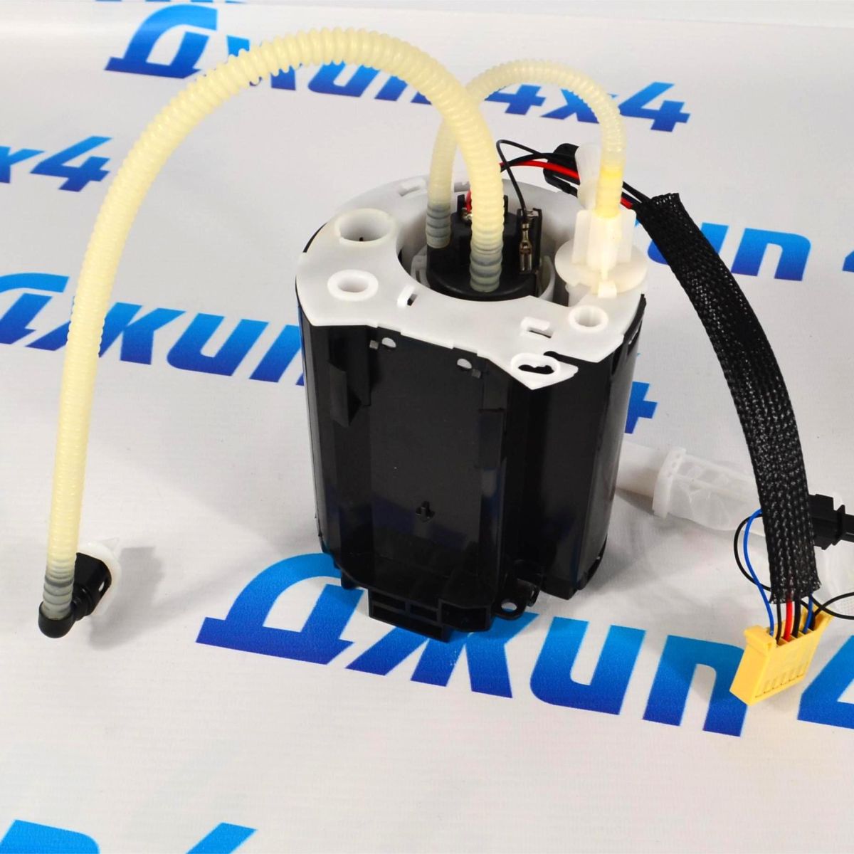 Модуль топливный Land Rover Discovery L319/Range Rover L320 V4.4 Petrol LR016845