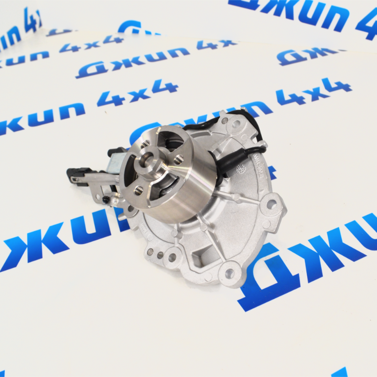 Помпа системы охлаждения Land Rover Discovery Sport L550/Range Rover Velar L560 V2.0T Petrol LR123392