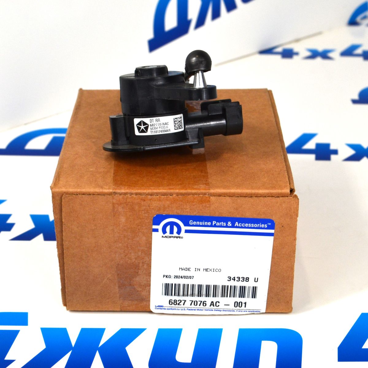 Датчик уровня задней пневмоподвески Dodge Ram 1500 (правый) 68277076AC