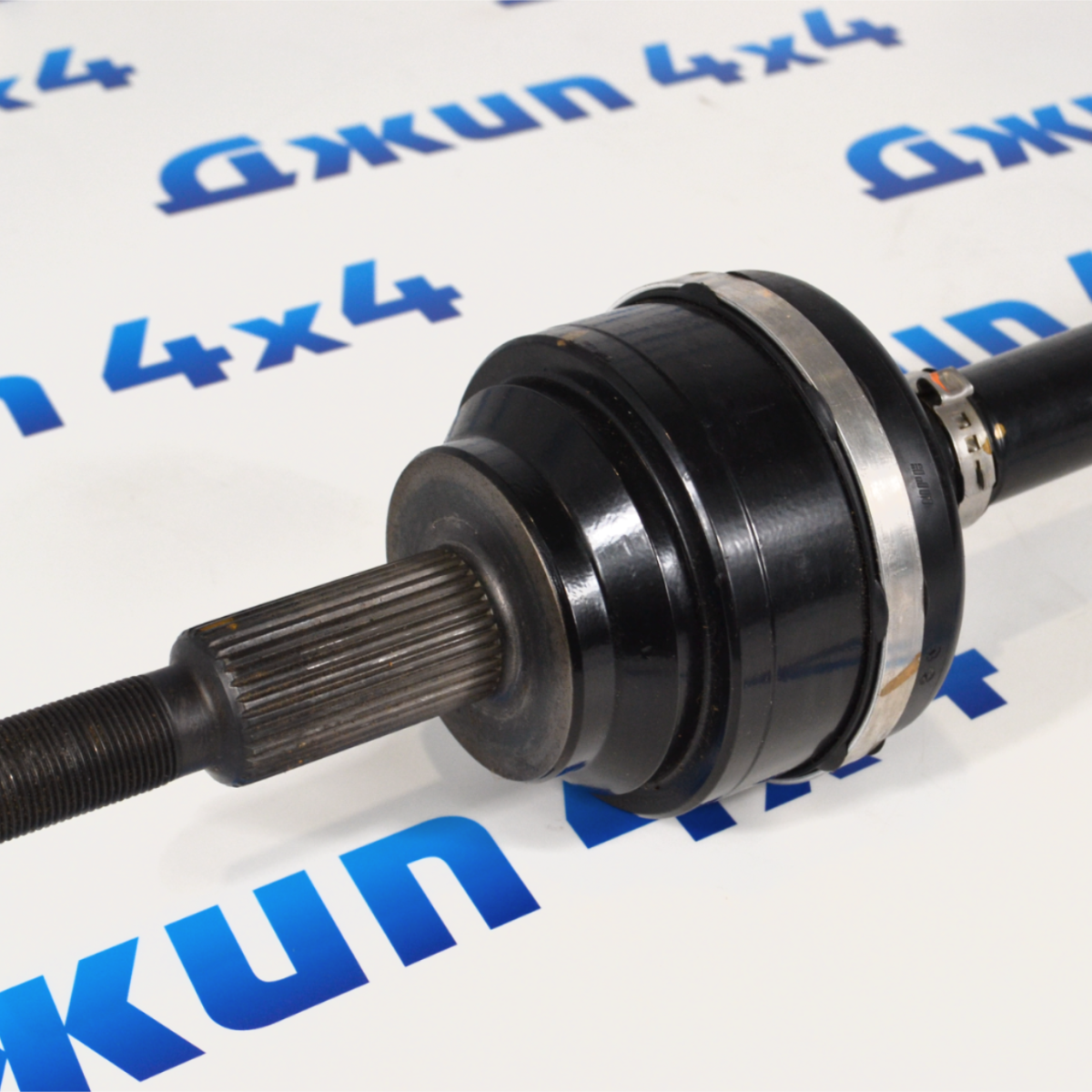 Привод задний Jeep Grand Cherokee WK2 (правый) 68193667AC