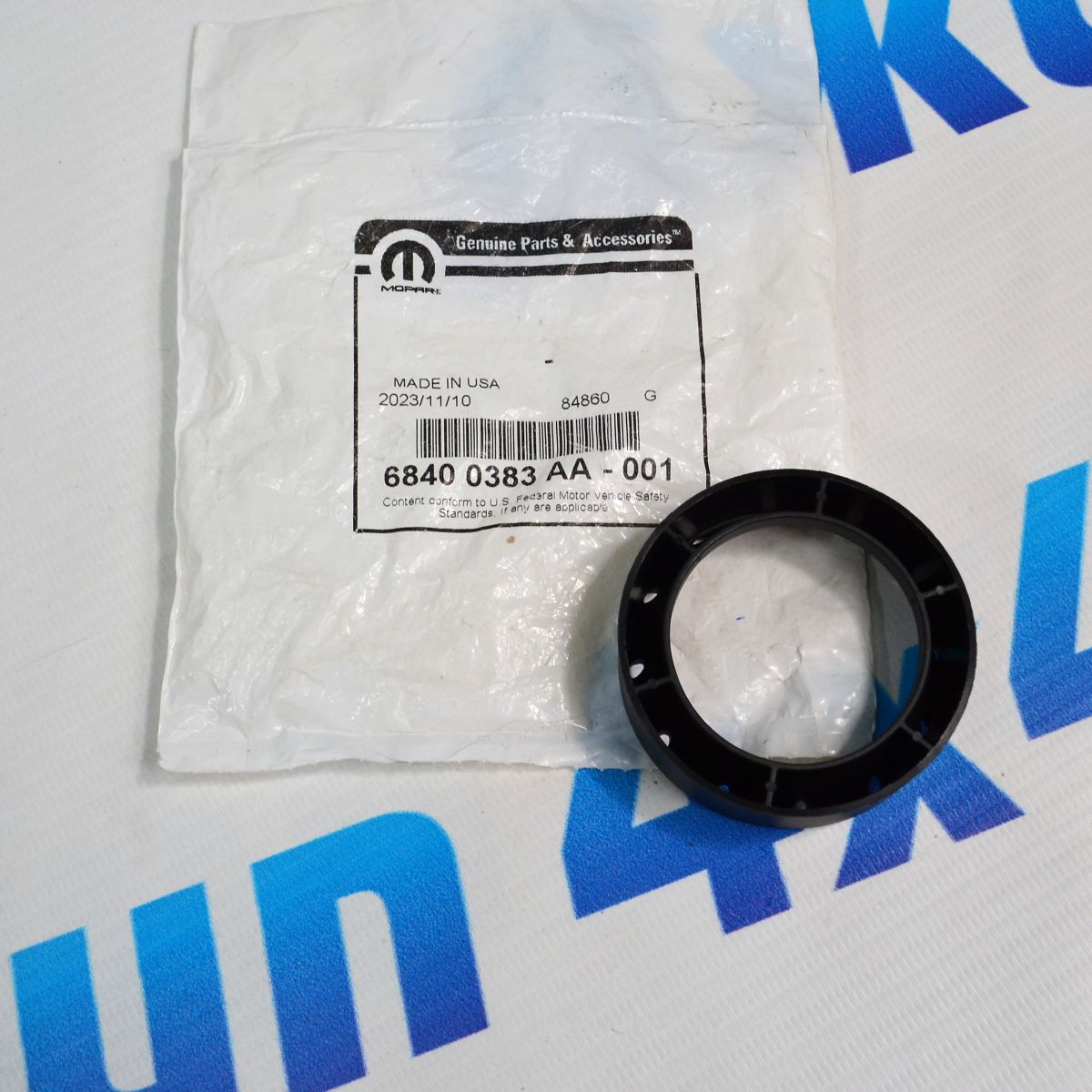 Втулка полуоси передней чёрная Jeep Wrangler JL 68400383AA
