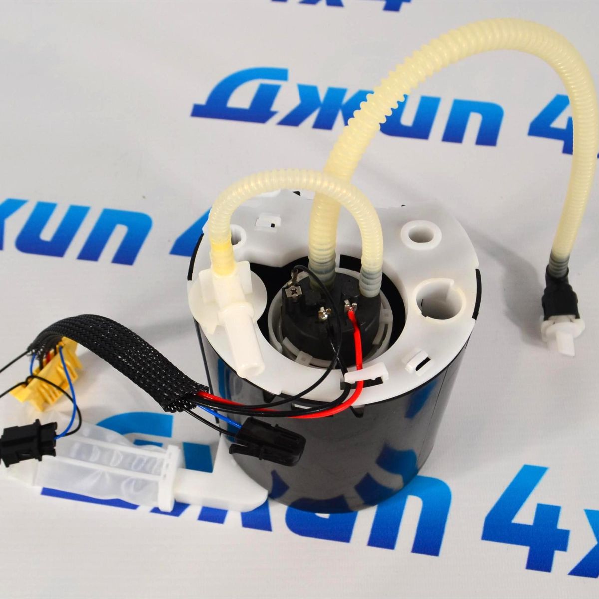 Модуль топливный Land Rover Discovery L319/Range Rover L320 V4.4 Petrol LR016845