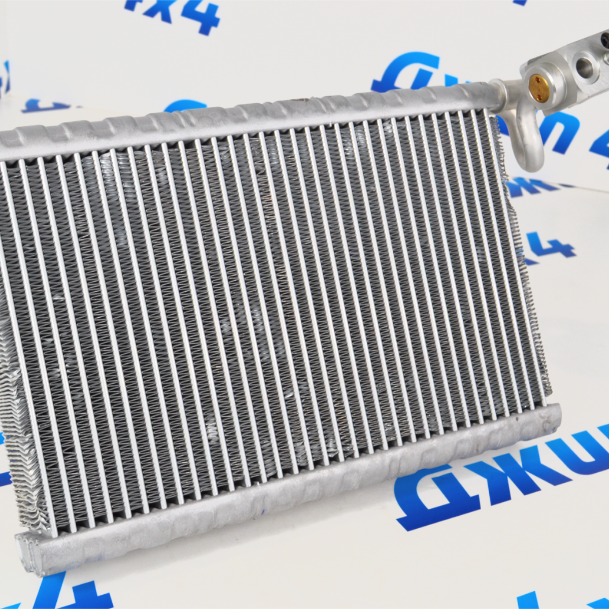 Испаритель кондиционера в комплекте с редукционным клапаном Jeep Grand Cherokee WK2/Dodge Durango 68200524AA