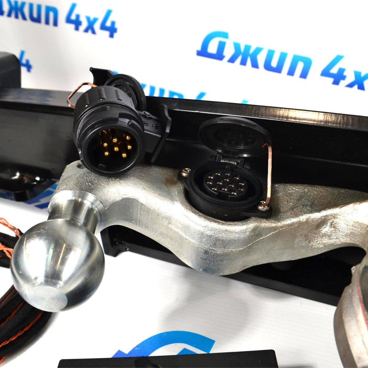 Выдвижной электрический фаркоп Land Rover Defender VPLET0270