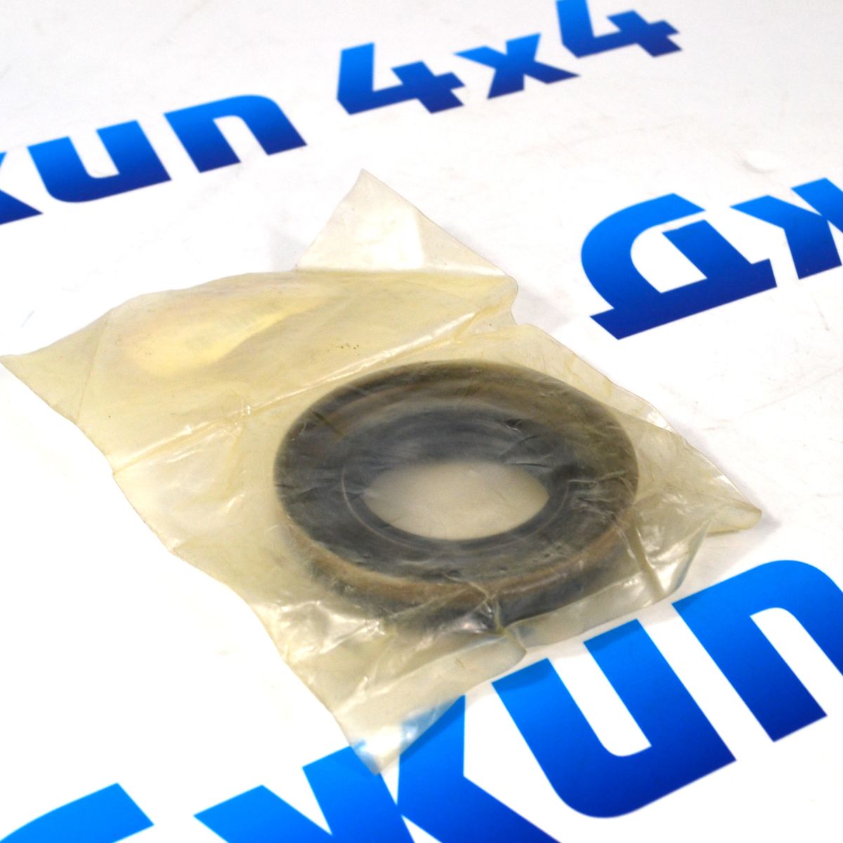 Сальник хвостовика переднего редуктора Jeep Grand Cherokee WK/Jeep Commander XK 52111953AC