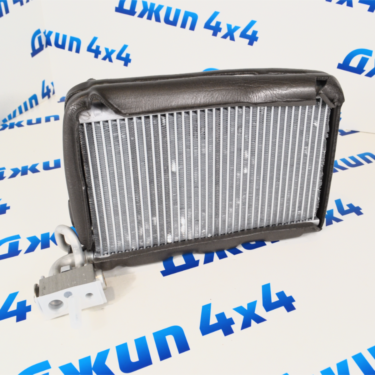 Испаритель кондиционера в комплекте с редукционным клапаном Jeep Grand Cherokee WK2/Dodge Durango 68267079AB