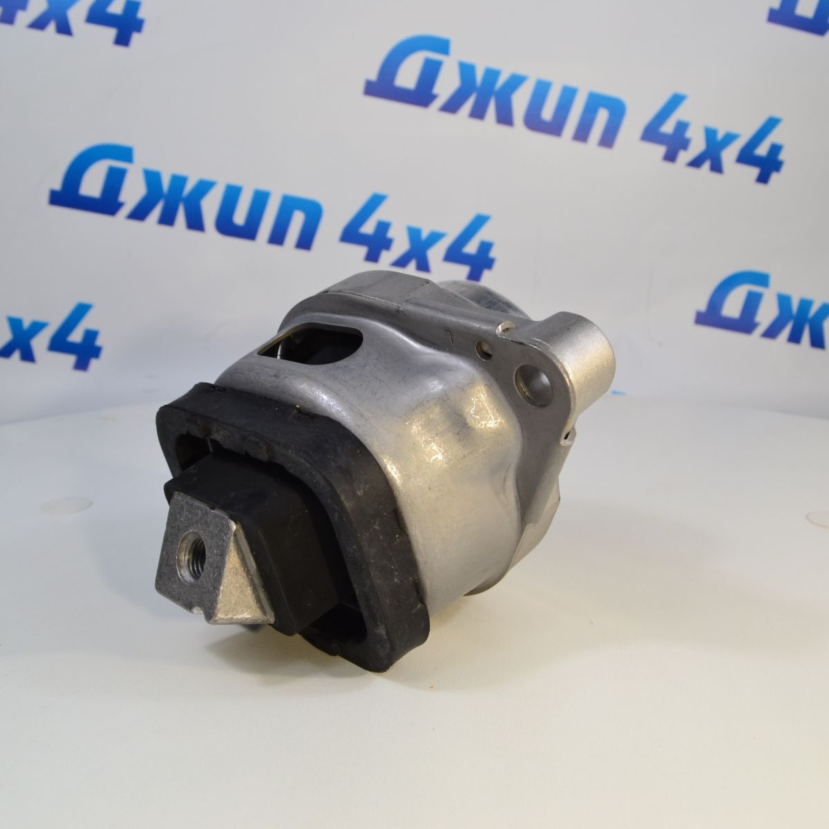 Опора двигателя Range Rover L322 V3.6TD/V4.4TD (левая) LR022563