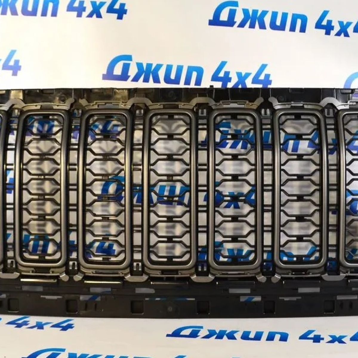 Решётка радиатора без места под камеру Jeep Wrangler JL 2024- 00000871