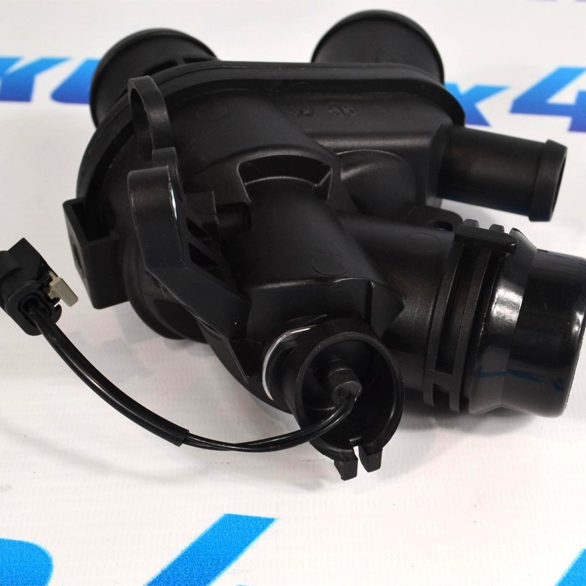 Термостат Range Rover Sport L494/Range Rover Velar L560/Jaguar F-Pace V3.0SC (с корпусом) LR069809