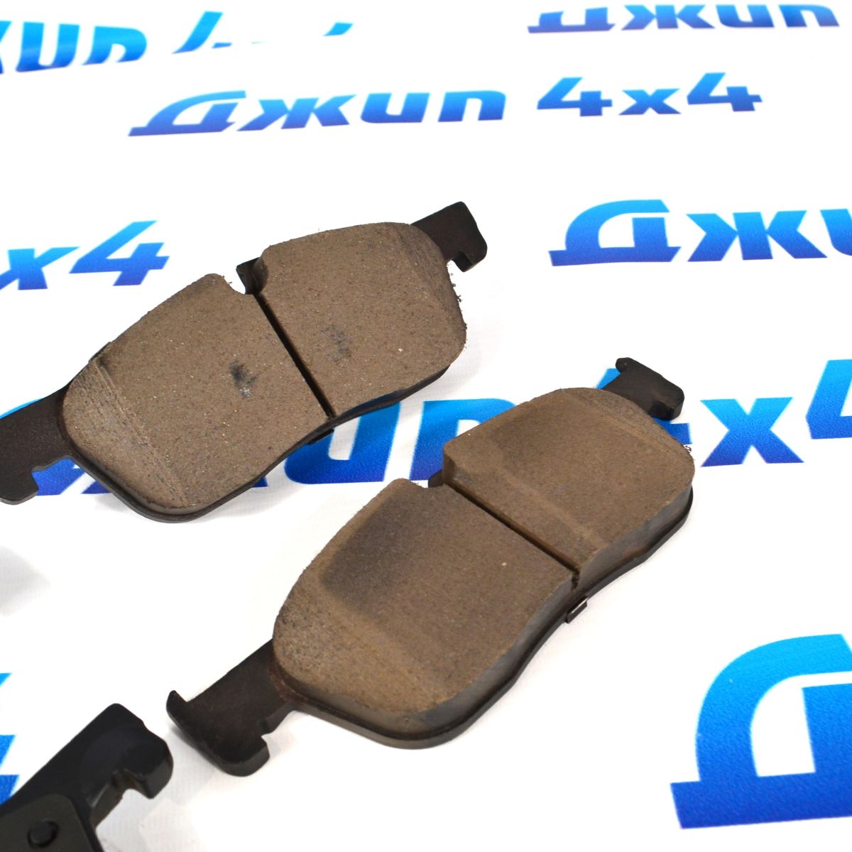 Колодки тормозные передние Range Rover Evoque L538/Land Rover Discovery Sport L550/Jaguar E-PaceX540 LR072681