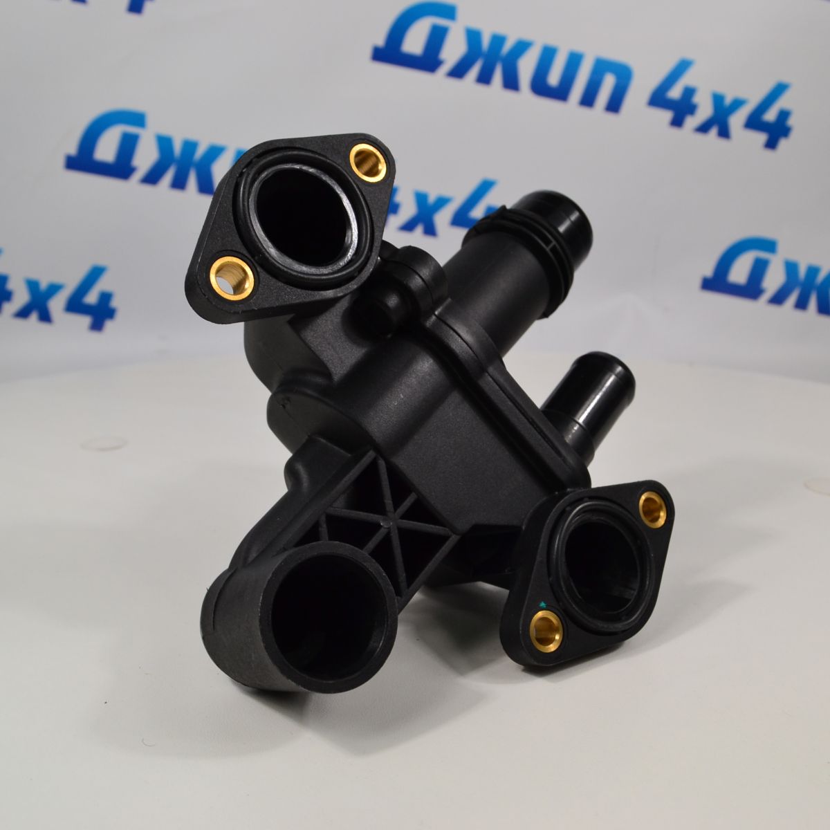 Тройник системы охлаждения Land Rover Discovery L319/Range Rover Sport L320  V2.7TD/3.0TD LR073372