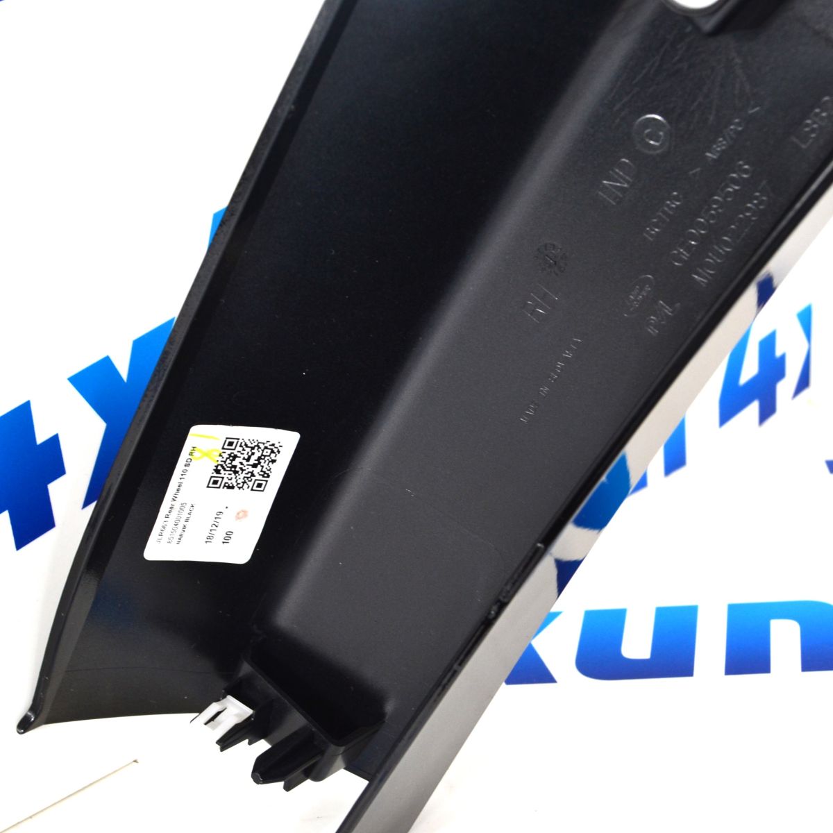 Накладка задней колёсной арки Land Rover Defender L663 (правая) LR130572