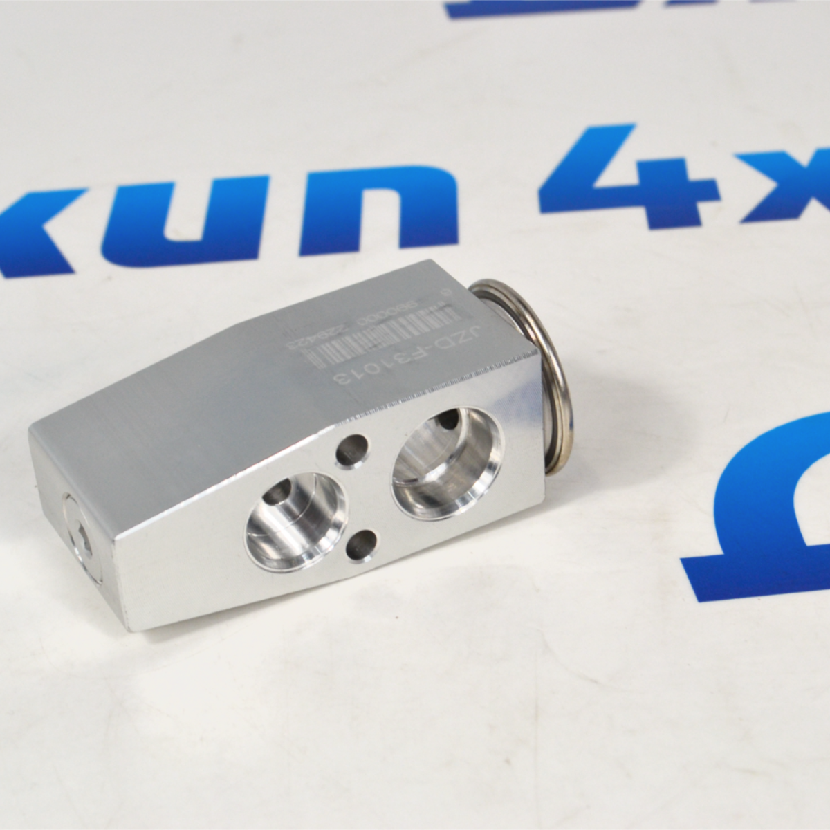 Редукционный клапан системы кондиционирования Dodge Ram 1500 DS 68234041AB