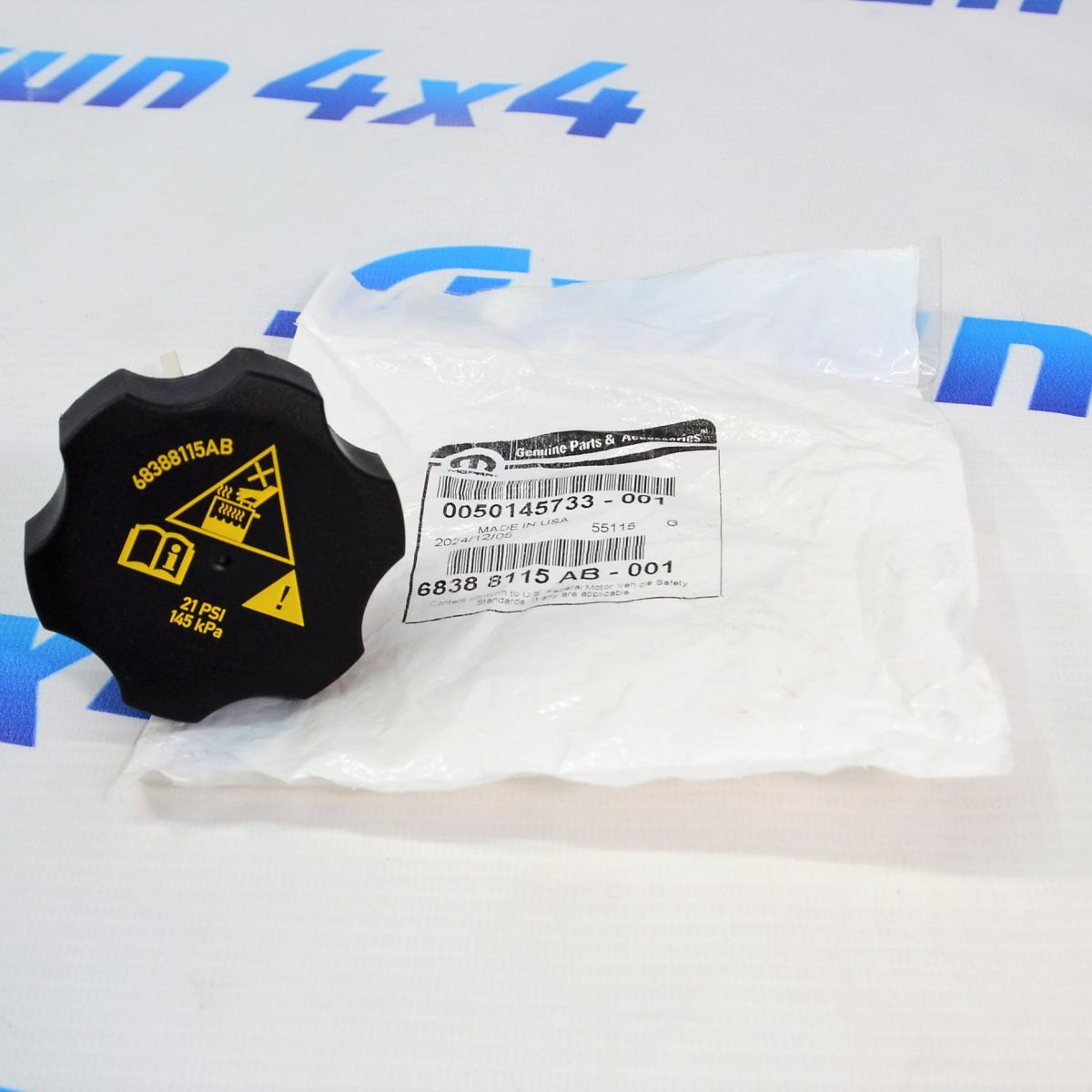 Крышка расширительного бачка Jeep Wrangler JL V2.0T (с щупом) 68388115AB