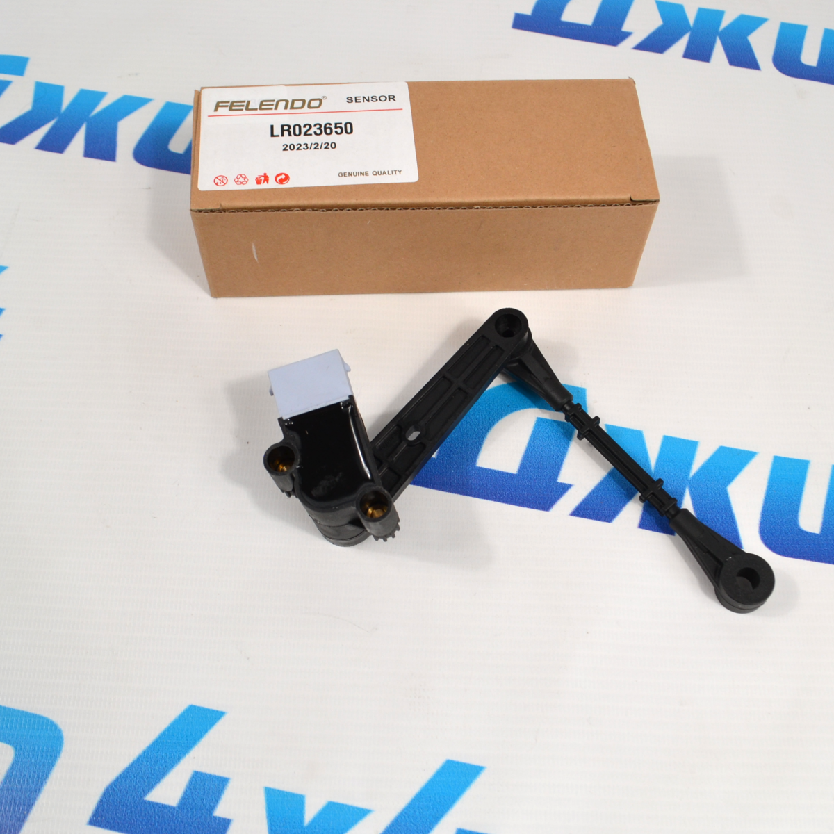 Датчик положения кузова Range Rover Sport  L320 (задний) LR023650
