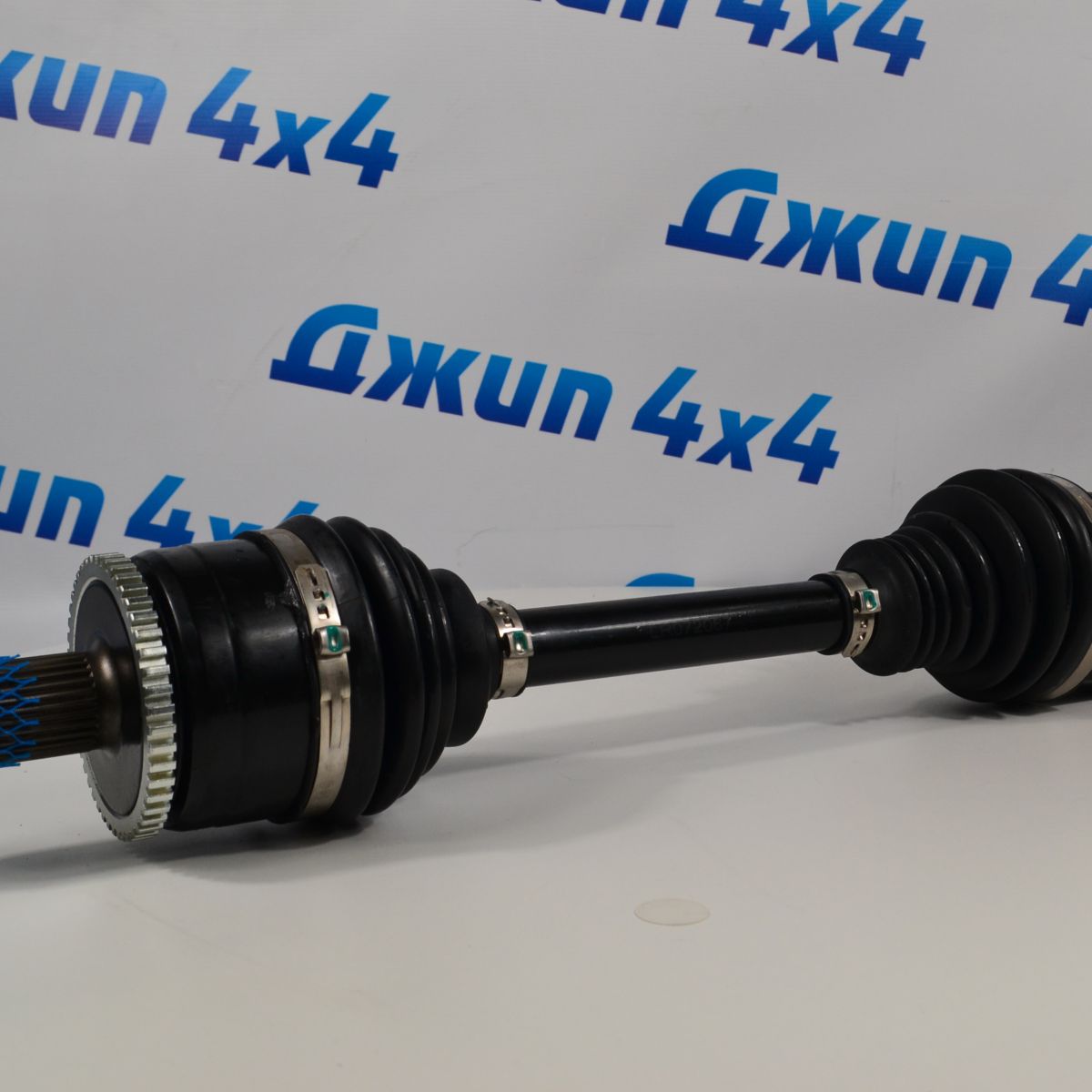 Привод передний Land Rover Discovery L319/Range Rover Sport L320 (левый) LR072067