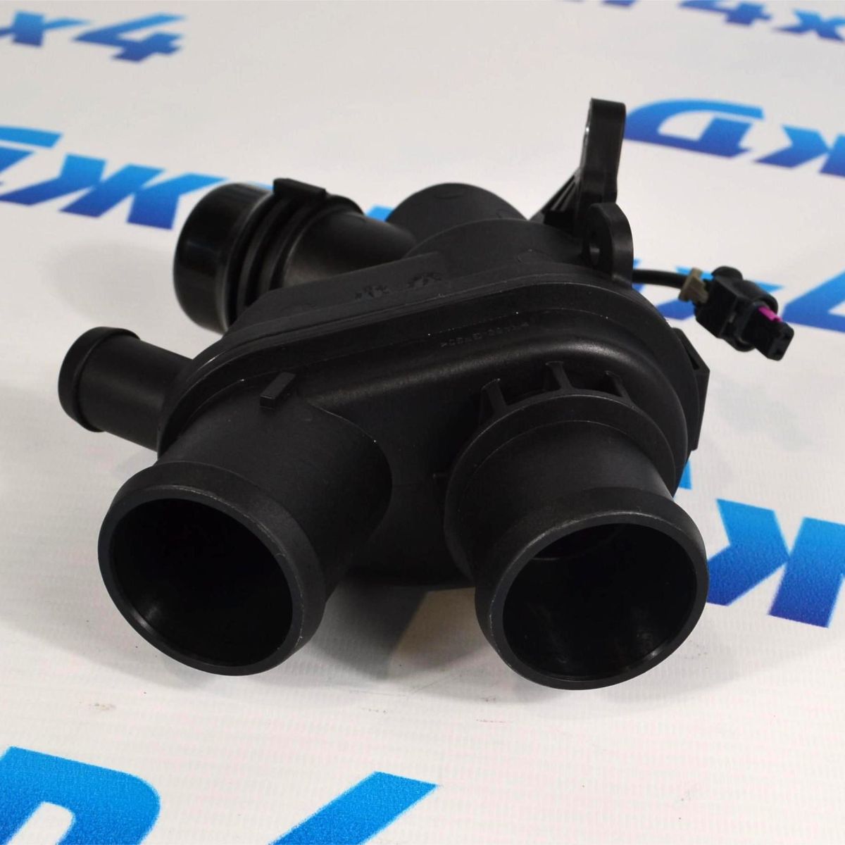 Термостат Range Rover Sport L494/Range Rover Velar L560/Jaguar F-Pace V3.0SC (с корпусом) LR069809