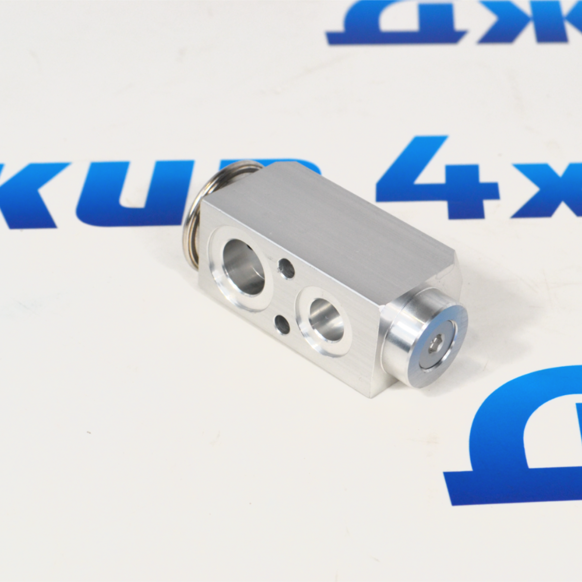 Редукционный клапан системы кондиционирования Jeep Grand Cherokee WK2/Dodge Durango WD 68200524AA