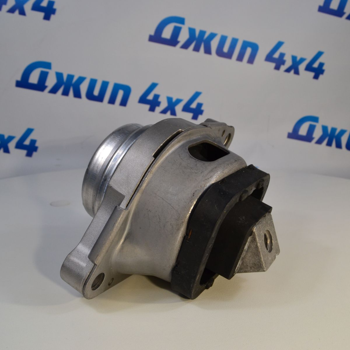 Опора двигателя Range Rover L322 V3.6TD/V4.4TD (левая) LR022563