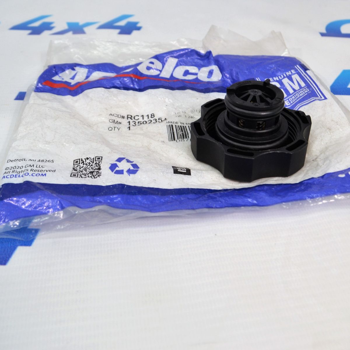 Крышка расширительного бачка Cadillac ESCALADE 2002-2006/Chevrolet TRAILBLAZER 2002-2008 13502354