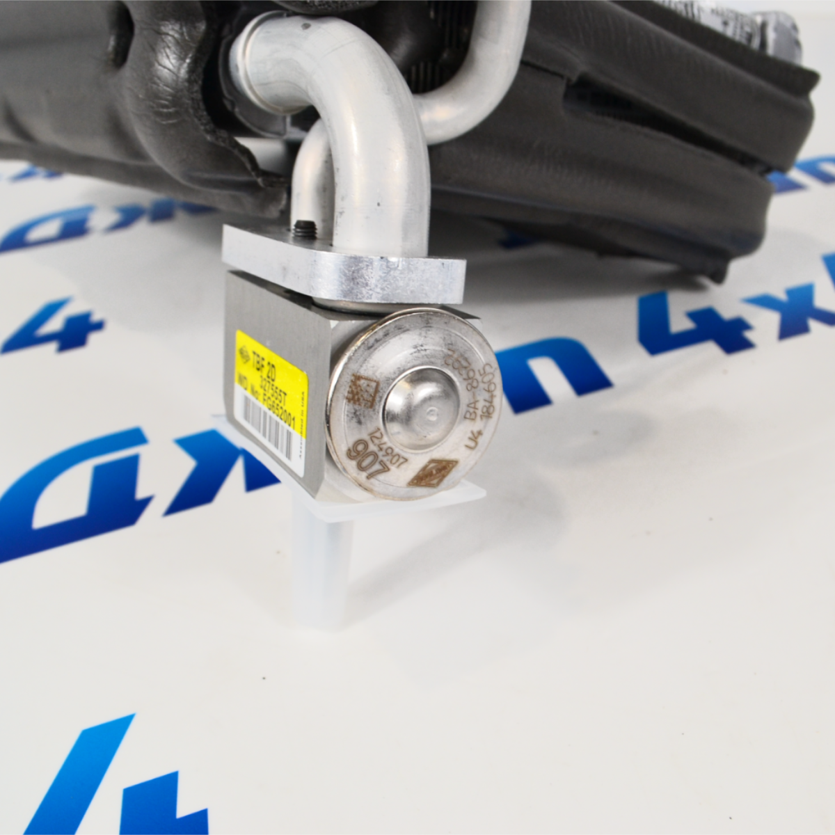 Испаритель кондиционера в комплекте с редукционным клапаном Jeep Grand Cherokee WK2/Dodge Durango 68267079AB