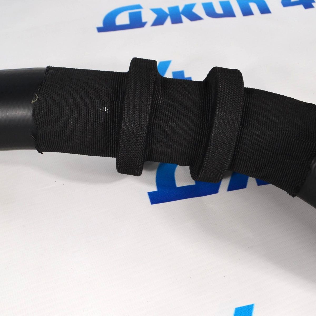 Патрубок интеркуллера Land Rover Discovery Sport/Range Rover Evoque V2.2TD (нижний/правый) LR066436