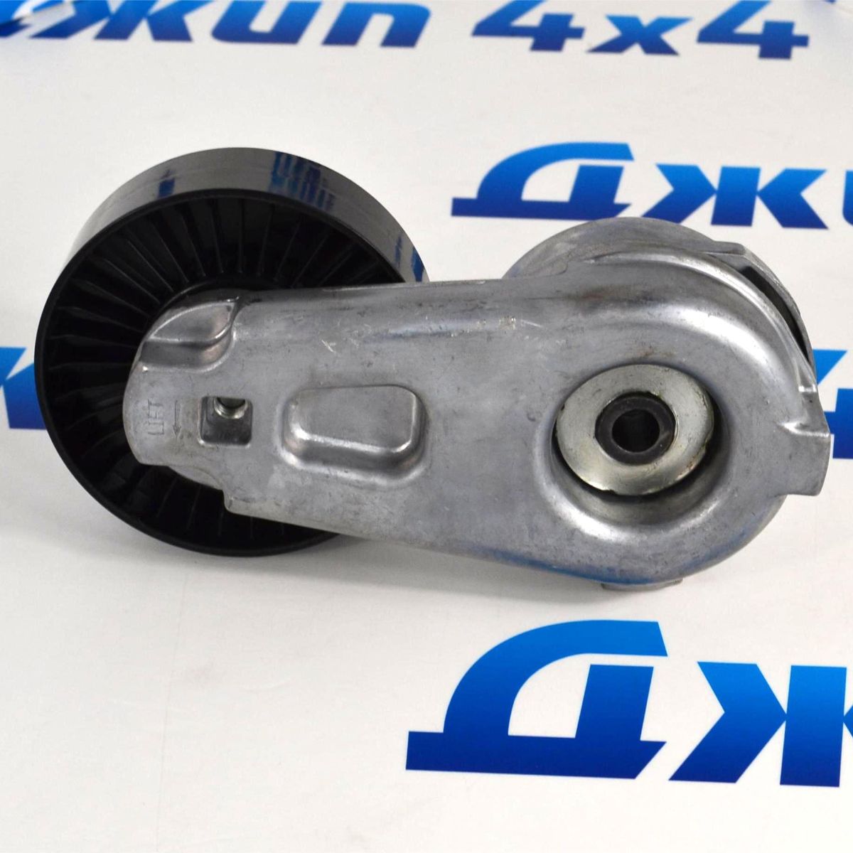Натяжитель ремня навесного оборудования Land Rover Discovery/Range Rover/Range Rover Sport  V3.0/5.0 LR039517
