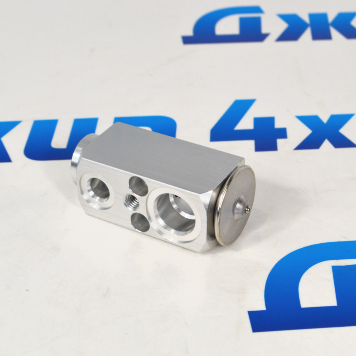 Редукционный клапан системы кондиционирования Jeep Grand Cherokee WK2/Dodge Durango WD 68200524AA