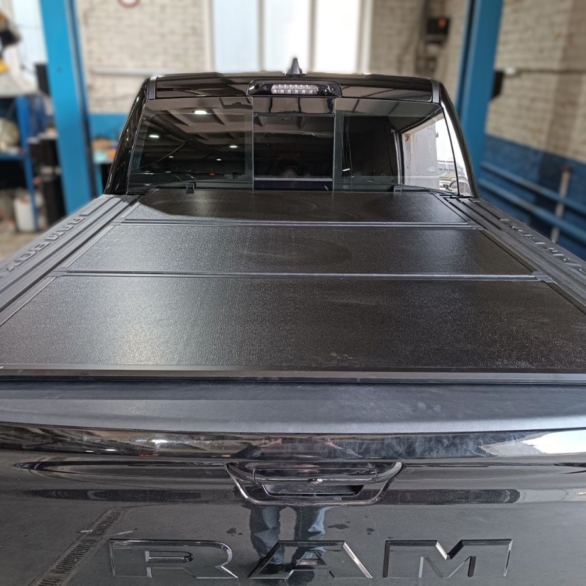 Крышка кузова Dodge Ram 1500 для кузова 5.8 (складная/с рам боксами) 82215862AA