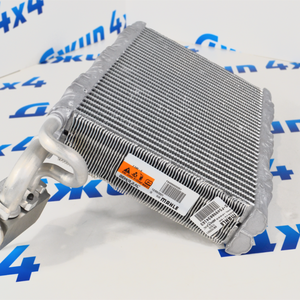 Испаритель кондиционера в комплекте с редукционным клапаном Jeep Grand Cherokee WK2/Dodge Durango 68200524AA