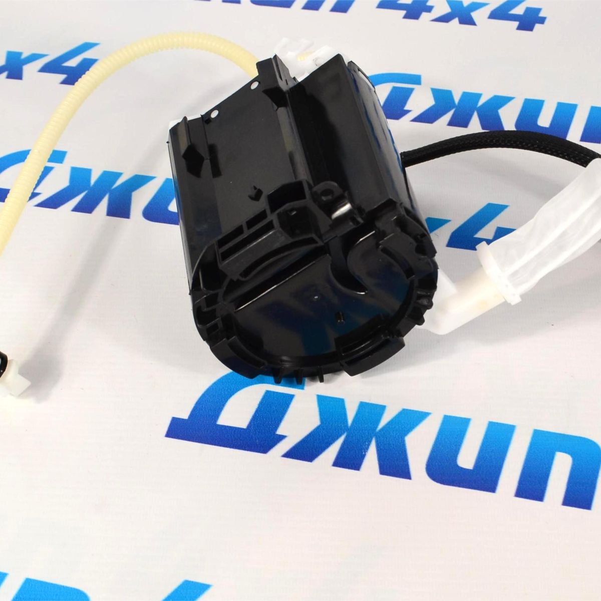 Модуль топливный Land Rover Discovery L319/Range Rover L320 V4.4 Petrol LR016845