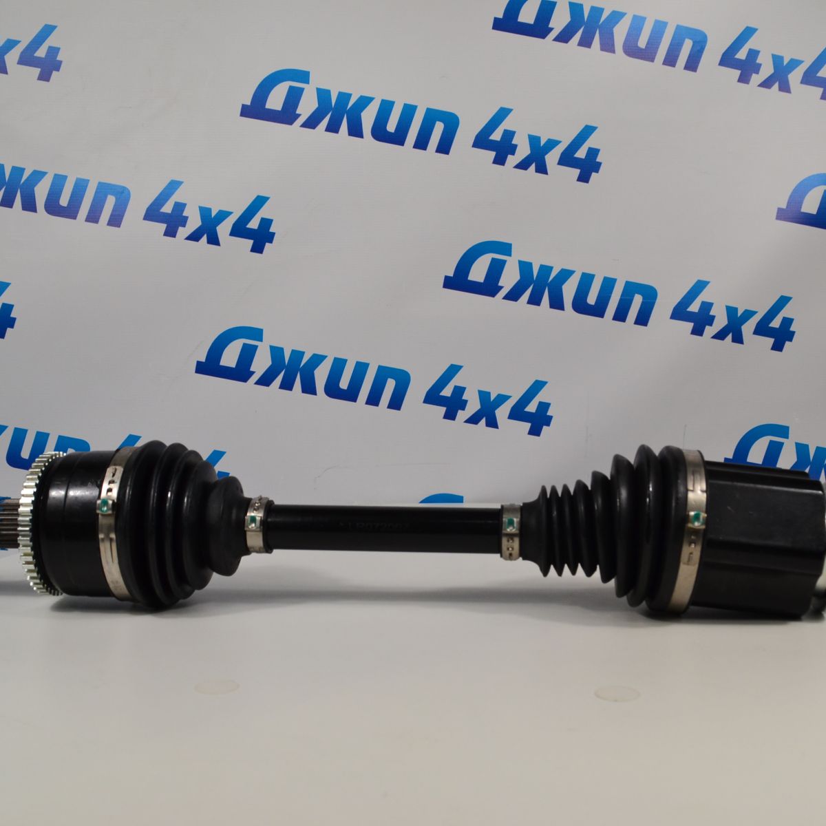 Привод передний Land Rover Discovery L319/Range Rover Sport L320 (левый) LR072067