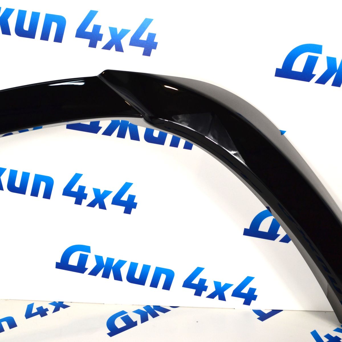 Накладка задней колёсной арки Land Rover Defender L663 (правая) LR130572