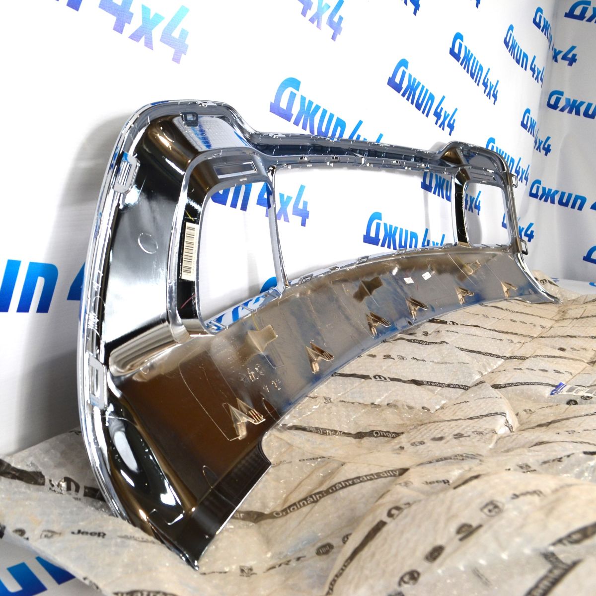 Накладка переднего бампера Jeep Grand Cherokee WK2 68143105AC