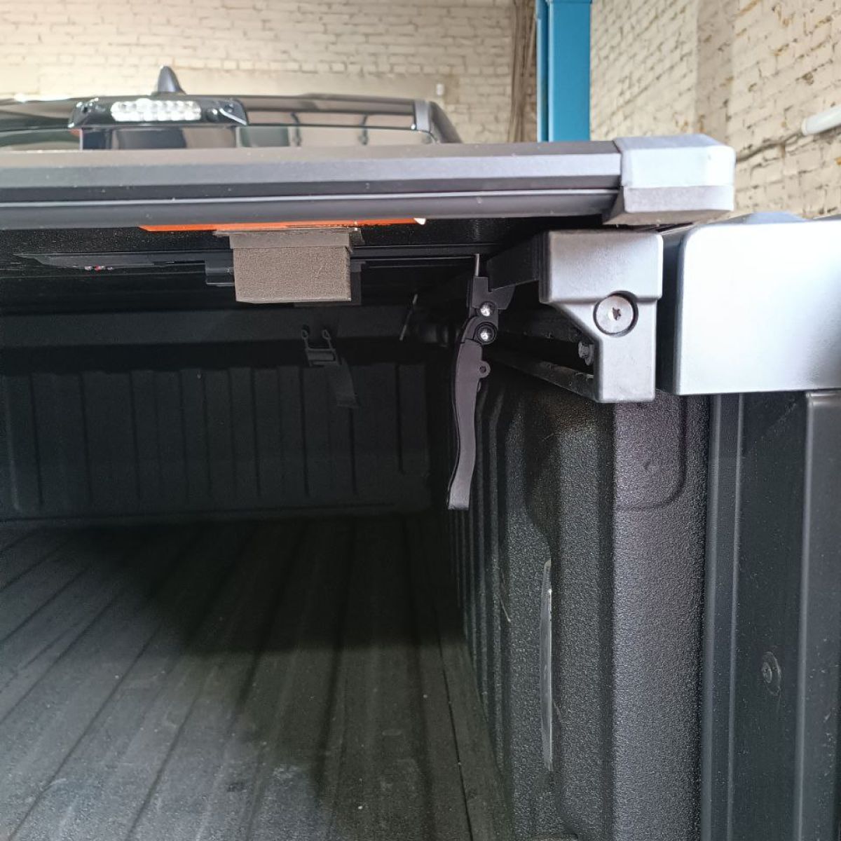 Крышка кузова Dodge Ram 1500 для кузова 5.8 (складная/с рам боксами) 82215862AA