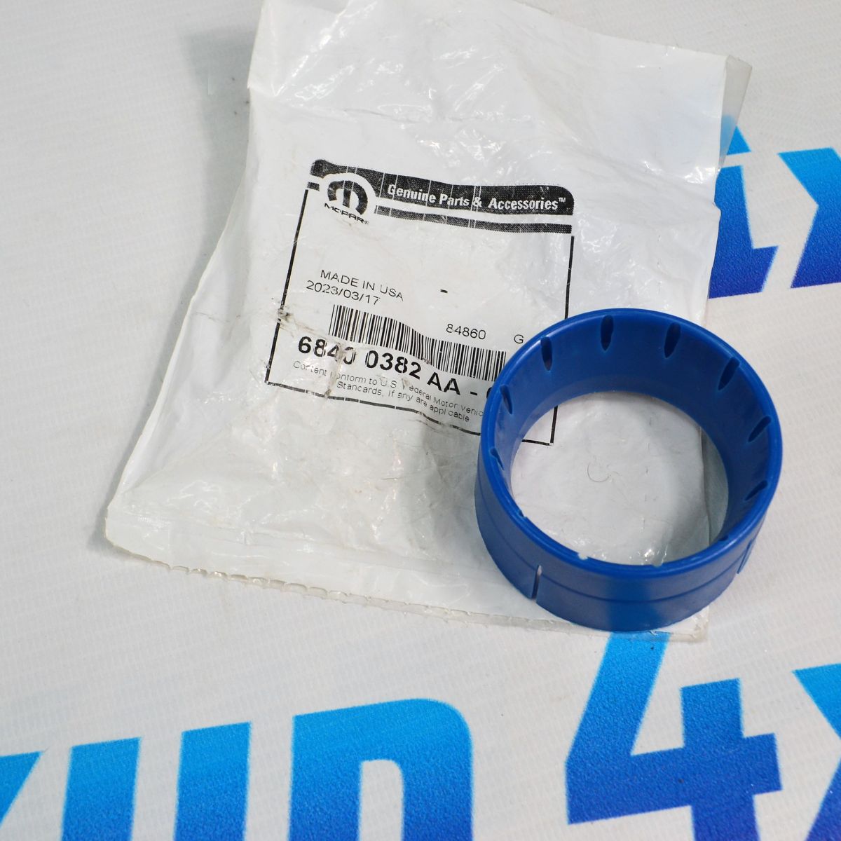 Втулка полуоси передней синяя Jeep Wrangler JL 68400382AA