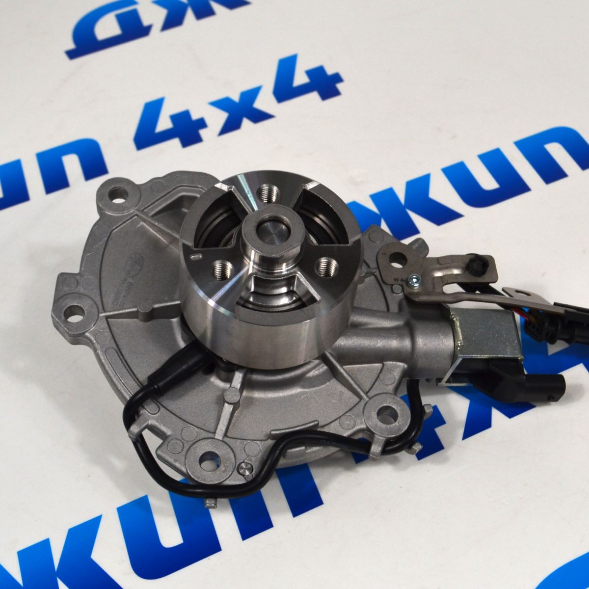 Помпа системы охлаждения Land Rover Discovery Sport L550/Range Rover Velar L560 V2.0T Petrol LR123392