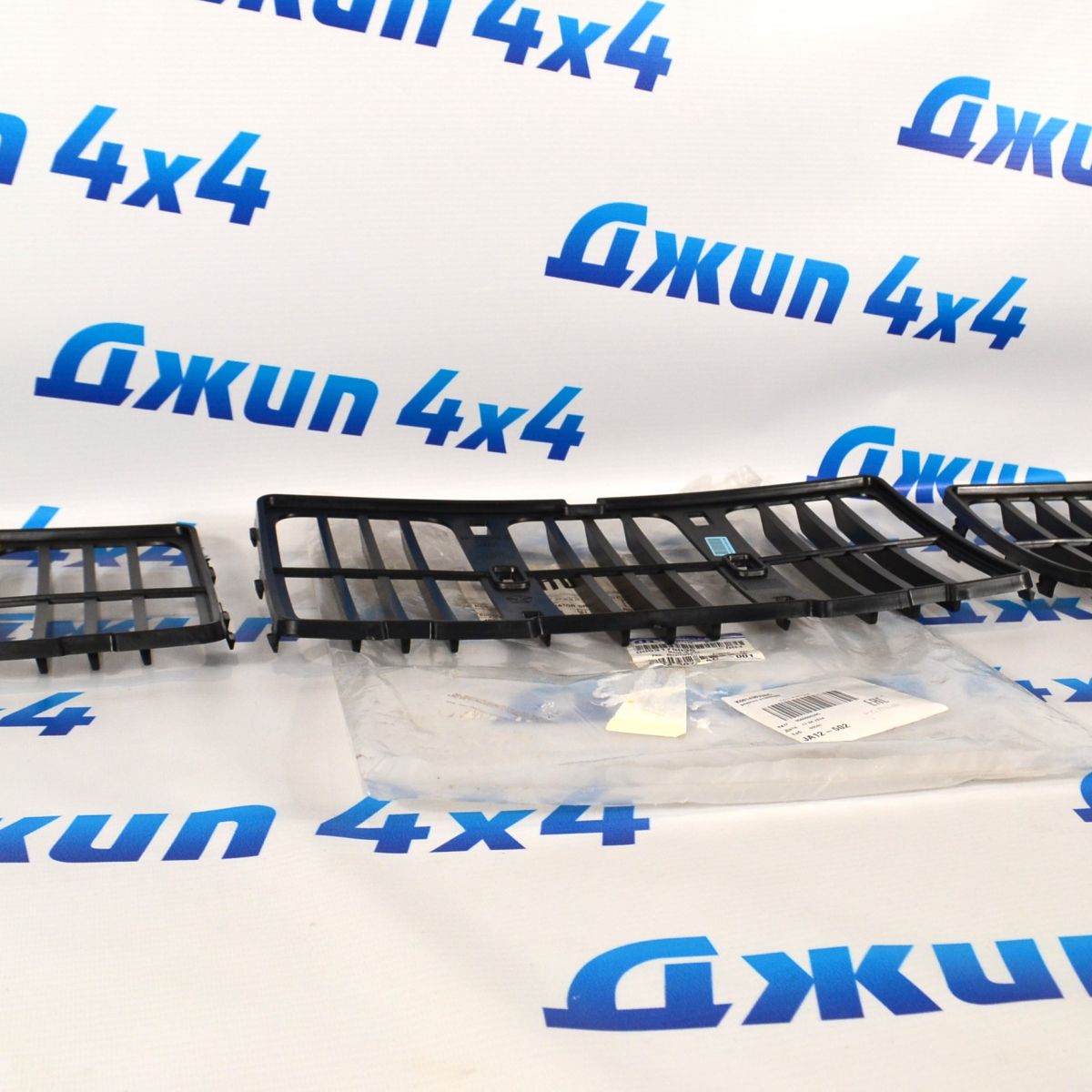 Решетка радиатора Jeep Grand Cherokee WK2 68143073AC