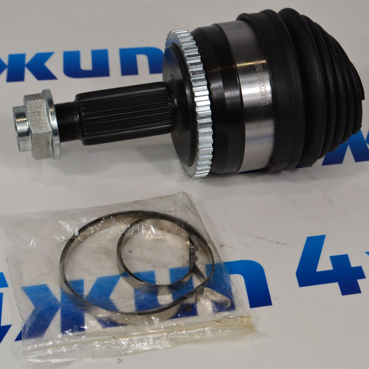 Шрус внешний переднего привода Land Rover Discovery L319 LR060382