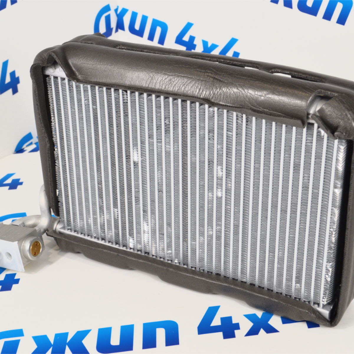 Испаритель кондиционера в комплекте с редукционным клапаном Jeep Grand Cherokee WK2/Dodge Durango 68200524AA