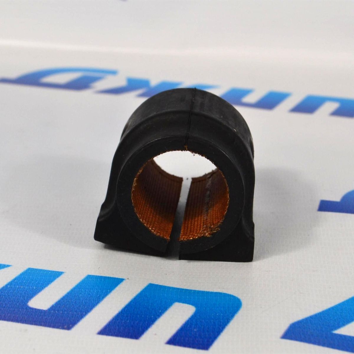 Втулка переднего стабилизатора Land Rover Discovery 4 L319 LR018346