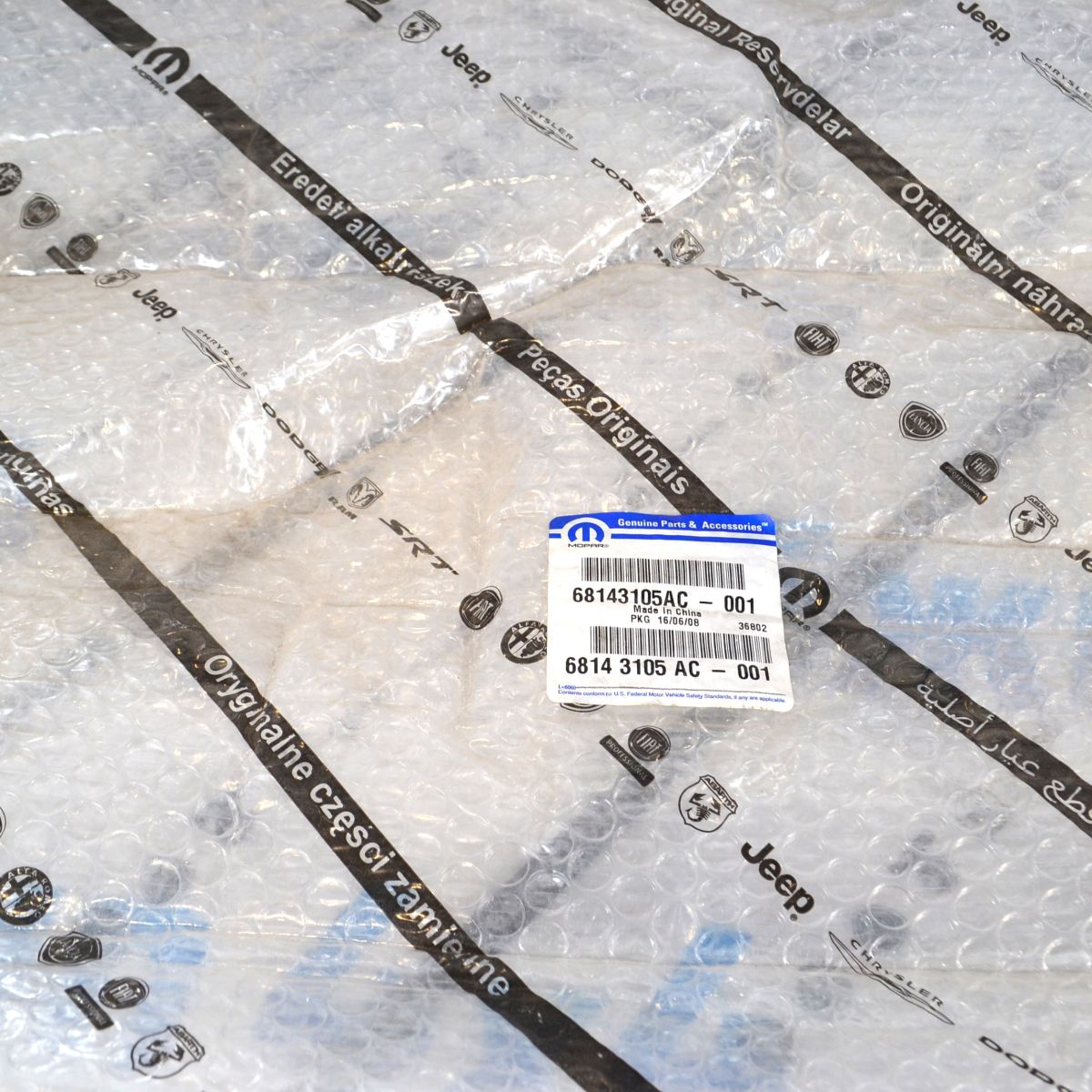 Накладка переднего бампера Jeep Grand Cherokee WK2 68143105AC